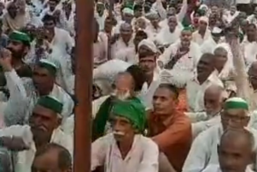 किसानों की समस्याओं को लेकर भाकियू का कमिश्नरी चौधरी चरण सिंह पार्क मे जोरदार प्रदर्शन