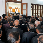 न्यायमूर्ति अजय भनोट द्वारा अधिवक्ता से दुर्व्यवहार के विरोध में इलाहाबाद हाईकोर्ट में वकीलों का हंगामा