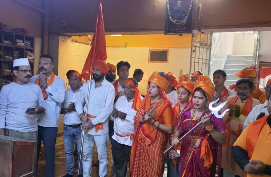 सप्तमी पर सिद्ध पीठ हनुमान मंदिर पहुंची शिवसेना की श्री दुर्गा माता दौड़